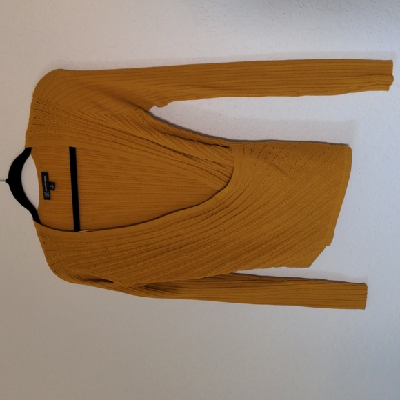 INC International Concepts Surplice Textured Blouse Sz: M NWT $69 - Picture 2 of 11